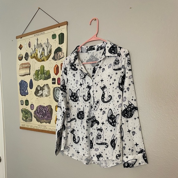 Cat button down collared shirt - Picture 2 of 3